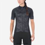 FXR2441233 Giro vrouwen chrono sportshirt zwarte bloemen